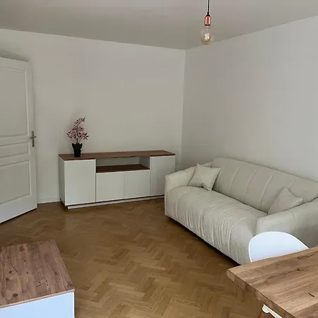 - 25' Eiffel Tower & 10' Versailles Castle Apartament Viroflay
