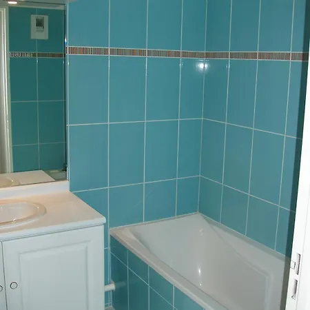 - 25' Eiffel Tower & 10' Versailles Castle Apartament *